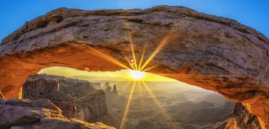mesa arch güneş doğarken