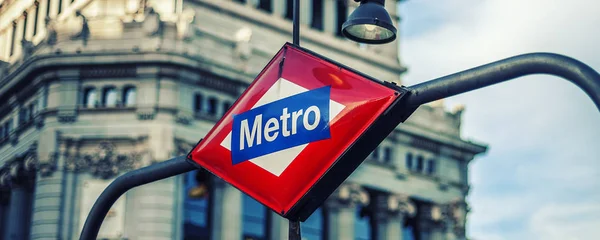 Señal de estación de metro en Madrid —  Fotos de Stock