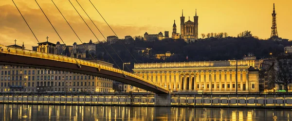 Pohled z řeky saone v Lyonu při západu slunce — Stock fotografie