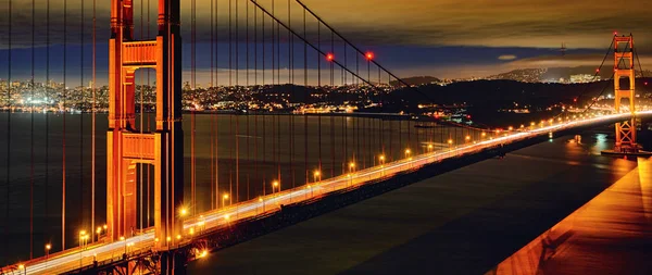 Escena nocturna del puente Golden Gate — Foto de Stock