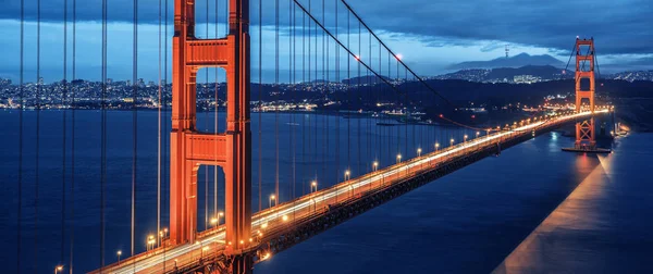 Golden gate bridge, blå timmen — Stockfoto