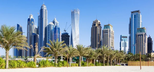 Horizontal view of skyscrapers and jumeirah beach — Stock Photo, Image