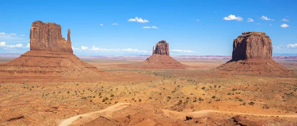 Monument valley under the blue sky — Stock Photo, Image