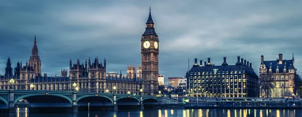 Big Bena i Izby Parlamentu w nocy — Zdjęcie stockowe