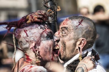Zombi çift portre