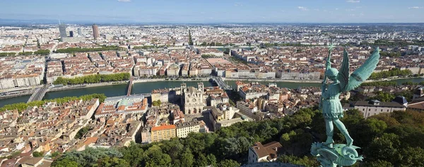 Lyon vanaf de bovenkant van notre dame de fourviere — Stockfoto