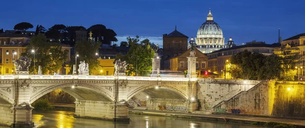 Berömda utsikt över Rom. nattetid — Stockfoto