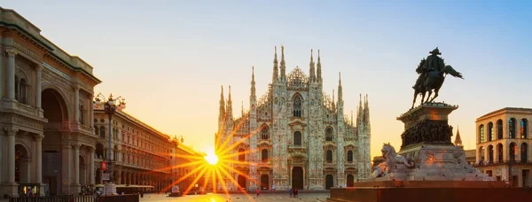 Vista de Duomo ao nascer do sol — Fotografia de Stock