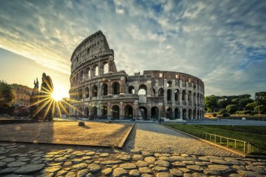 Colloseum görünümünü gündoğumu