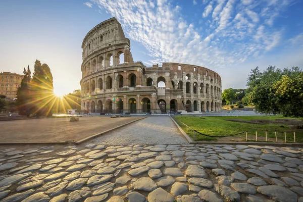 Colosseum in Rome with morning sun — Stock Photo, Image