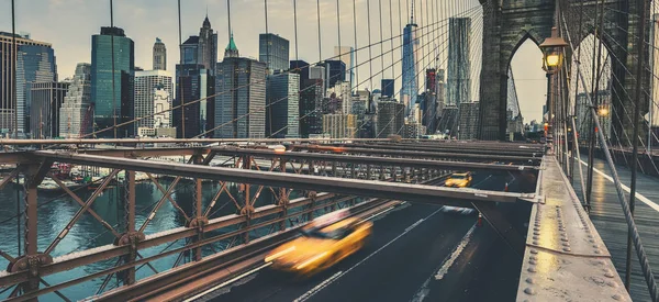 在纽约市的布鲁克林大桥 — 图库照片