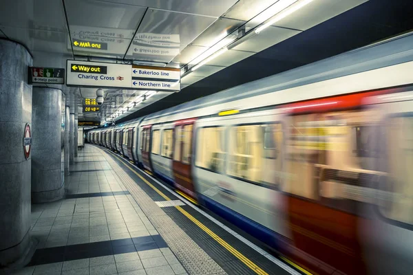 Blick auf Londons Untergrund — Stockfoto