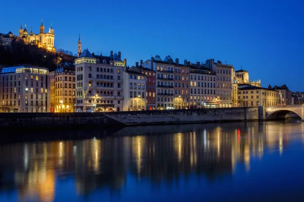 Blick auf Lyon mit Saone River bei Nacht — Stockfoto