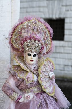 Venedik Karnavalı, pembe maskeli kadın, İtalya