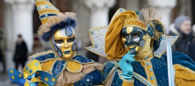 Venedik Karnavalı, sarı ve mavi maskeler, İtalya