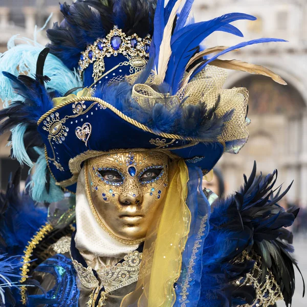 Karneval Von Venedig Frau Mit Gelber Maske Und Blauen Augen — Stockfoto