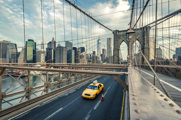 Ταξί Στη Γέφυρα Του Μπρούκλιν Νέα Υόρκη Ηπα — Φωτογραφία Αρχείου