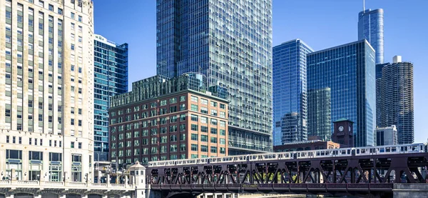 美国芝加哥建筑与铁路全景 — 图库照片
