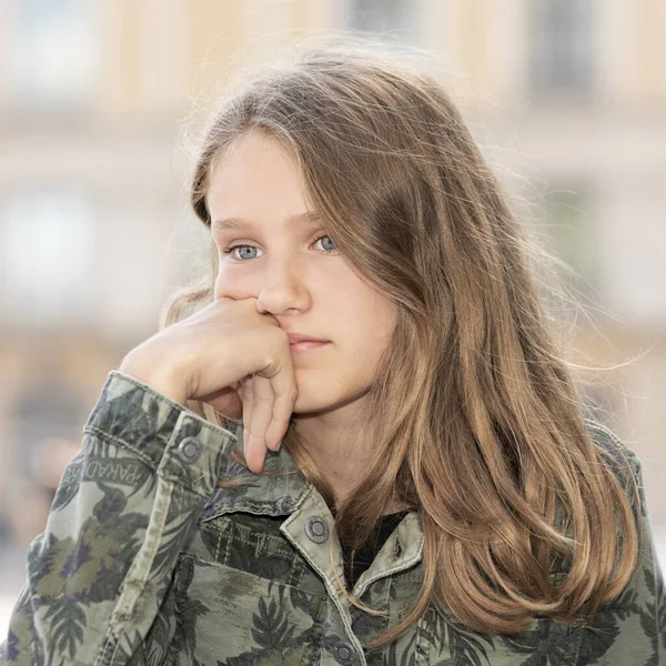 Retrato Niña Aire Libre —  Fotos de Stock