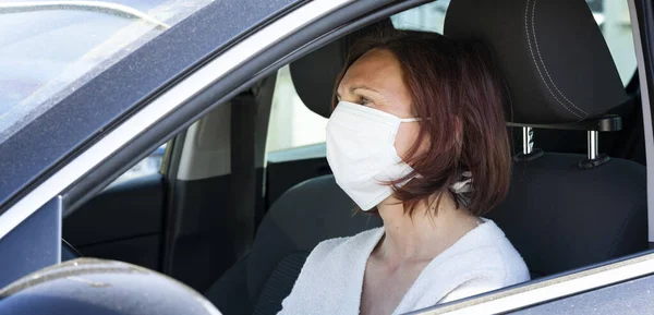 Woman Mask Her Car — Stock Photo, Image