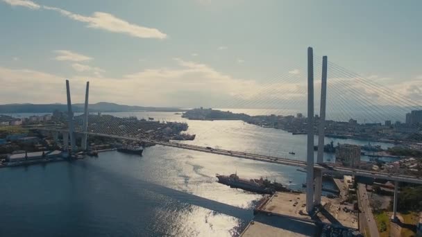 Puente de cable. Vladivostok. Rusia. Puente de Oro . — Vídeos de Stock