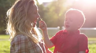 mutlu anne ve oğlu Parkı