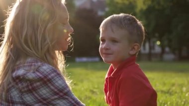 mutlu anne ve oğlu Parkı