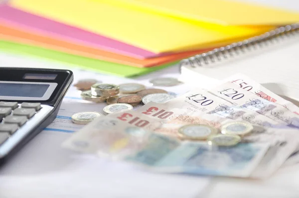 Taschenrechner Und Münzen Auf Dem Tisch Geld Unternehmen Stockfoto