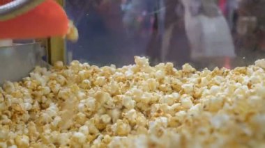 Patlamış mısır hazır için kullanma. Kova bölümüne yazılan.