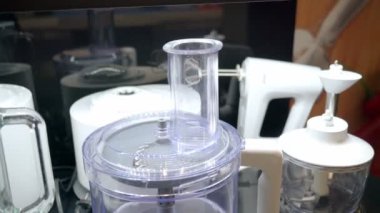 Mutfak aletleri raftaki olduğunu