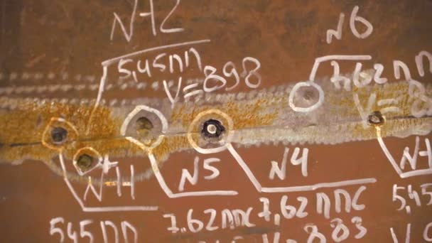 Soudure en acier blindé tiré à partir de différentes armes tous les dommages soulignés et signés 