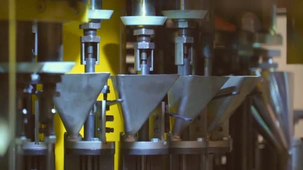 Maszyny do produkcji, Dokonywanie kul — Wideo stockowe