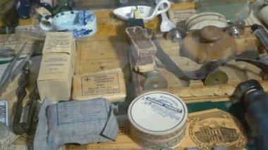 Lekorstvami ile eski paketler ve koleksiyon. Eski yöntemler ilaçlar depolamak için. Büyük hap tozlar ve damla