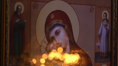 Meryem ve çocuk kilise Hristyan simgesini. Mary yanında koruyucu melekler tasvir