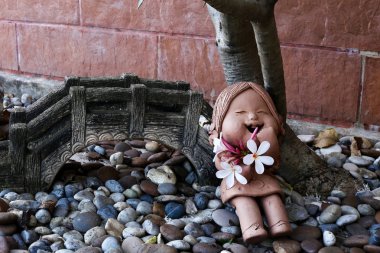 Clay doll rock Bahçe