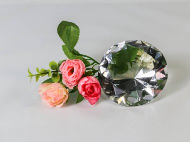 Büyük net elmas şekli kristal Güllü.