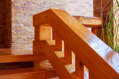 Modern tarzda merdiven Ahşap merdiven ve Küpeşte ile.