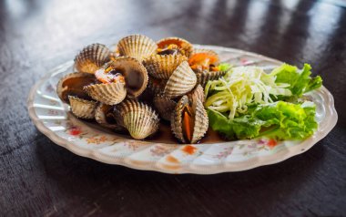 Yandım Fistolar, istiridye kabuğu, Tay Restoran.