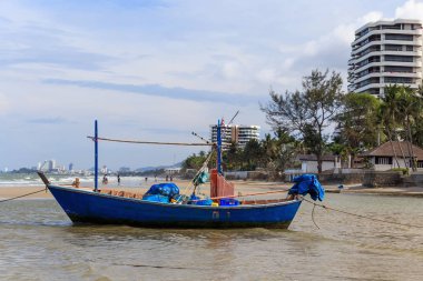 Hua Hin, Tayland - 7 Nisan 2017: Bir san ahşap balıkçı teknesi