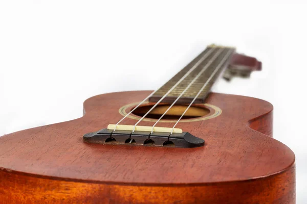 Beyaz arka plan üzerinde izole kahverengi ukulele, Hawai gitar,. — Stok fotoğraf