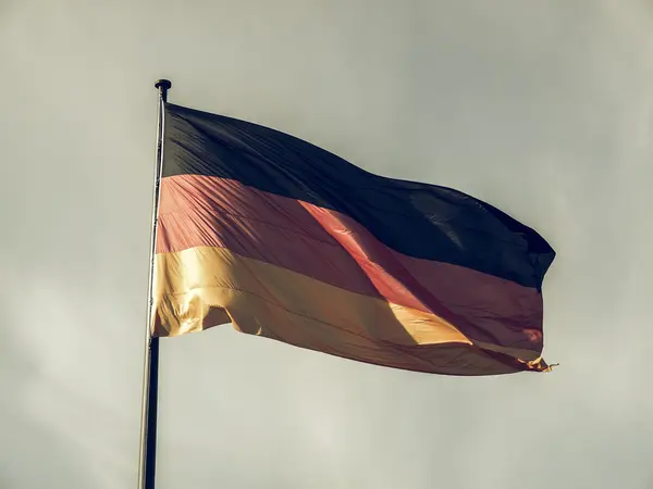 Vintage buscando bandera alemana — Foto de Stock