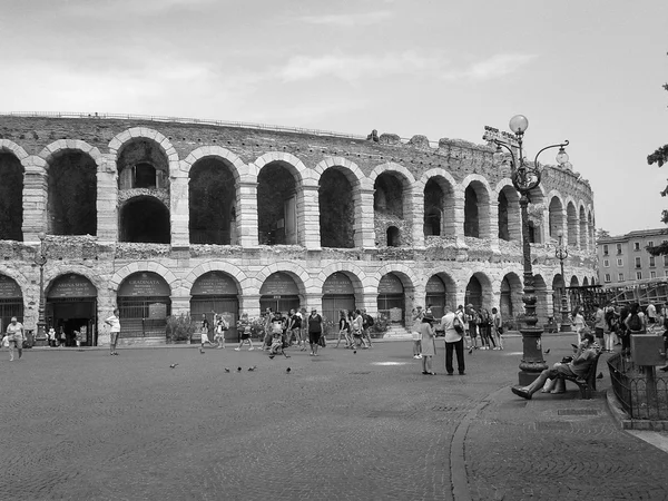 Arena di Verona anfiteatro romano in bianco e nero — Foto Stock