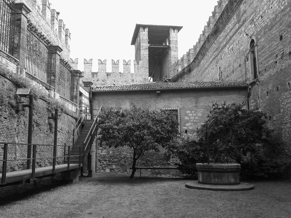 Castelvecchio muzea v Verona černá a bílá — Stock fotografie