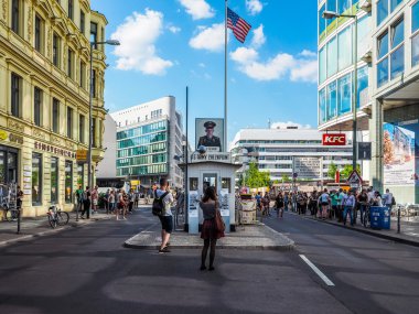 Checkpoint Charlie (Hdr Berlin'de)