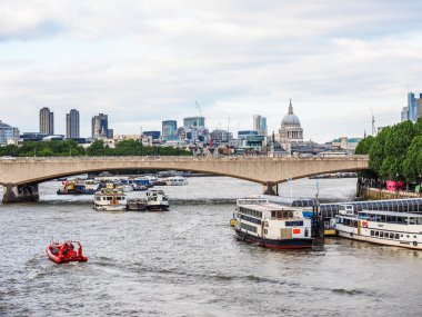 (Hdr Londra'da Thames Nehri)