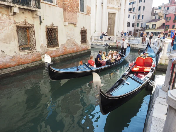 Gondole bateau à rames à Venise — Photo