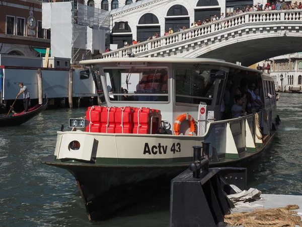 Rialto-Brücke in Venedig — Stockfoto