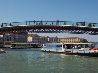 Ponte della costituzione Venedik