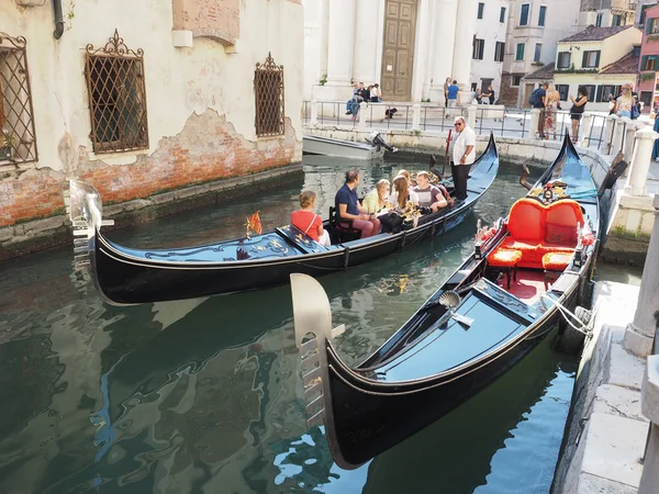 Gondole bateau à rames à Venise — Photo