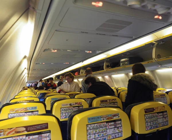ब्रिस्टलमध्ये रायन एअर बोईंग 737-800 आतील — स्टॉक फोटो, इमेज